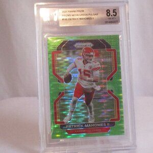 2021 PANINI PRIZM PRIZMS NEON GREEN PULSAR #190 PATRICK MAHOMES III BGS 8.5
